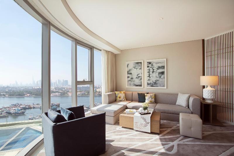 One Bedroom Suite with Lounge Access
